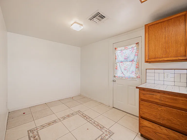 2830 E Sheridan St — Photo 7