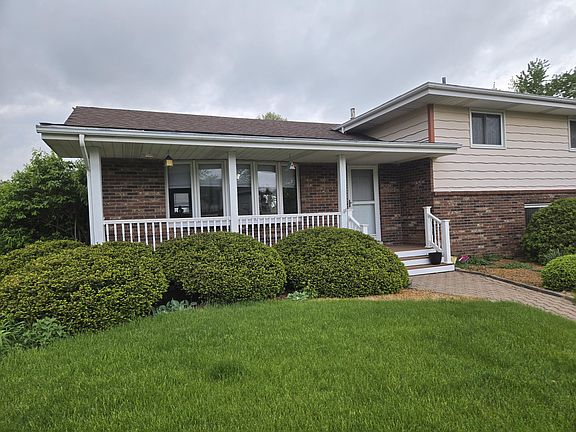3rd image of 2446 Rolling Hill Dr