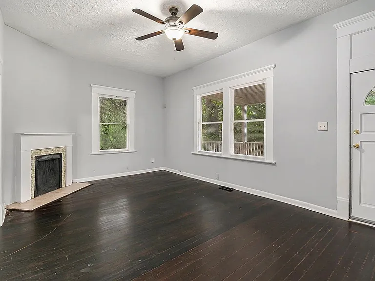 1460 Desoto Ave SW — Photo 4