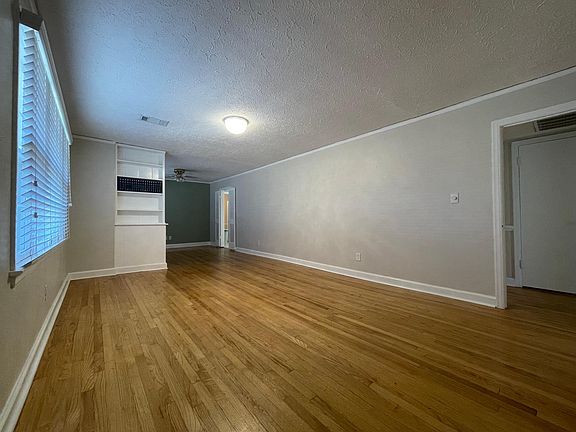 2nd image of 4210 Camellia Dr
