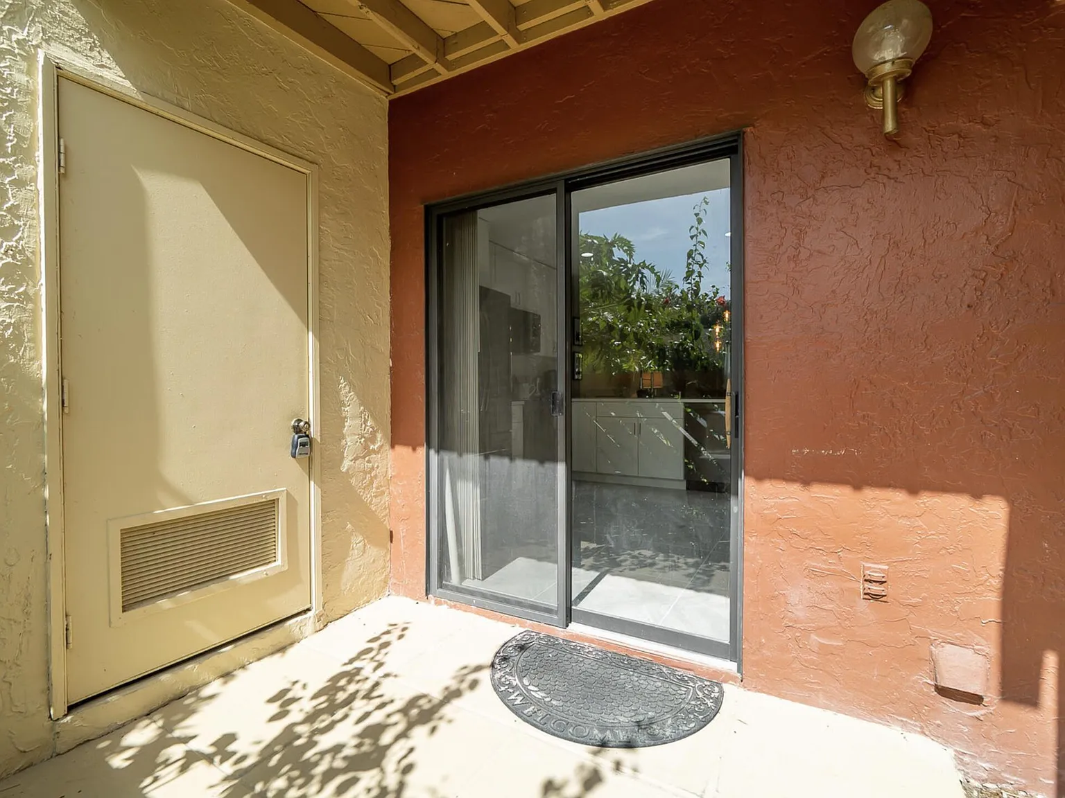 3 bed, 2.0 bath, 1300 sqft, $5,500 — Photo 3