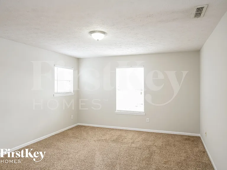 902 Hearthside Ct — Photo 10