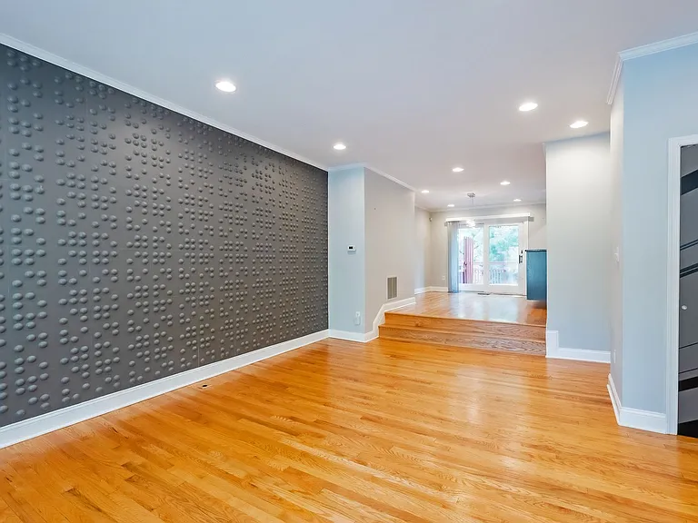 215 Lynn Manor Dr — Photo 11
