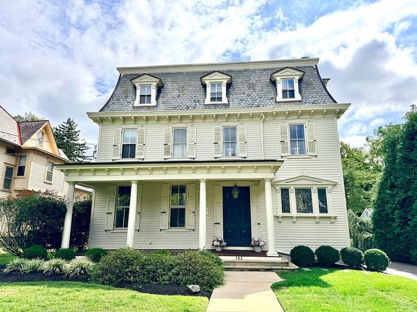 142 E Oak Ave