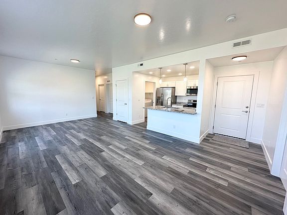 4th image of 1575 S Clear Creek Dr #101