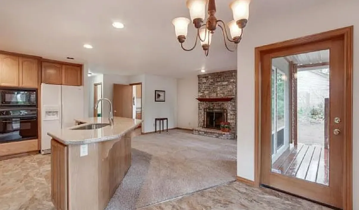 4 bed, 2296 sqft, $3,500 — Photo 2