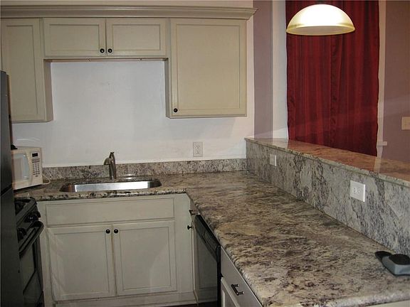 5th image of 219 S Salcedo St
