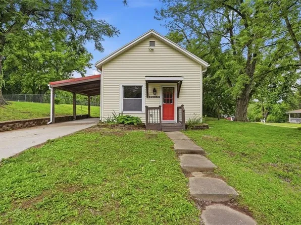 49 Santa Fe St, Leavenworth, KS 66048