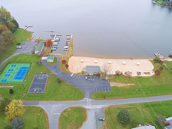 4th image of Poplar Dr