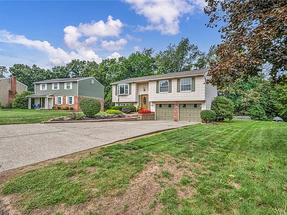 4th image of 121 Pinehurst Dr