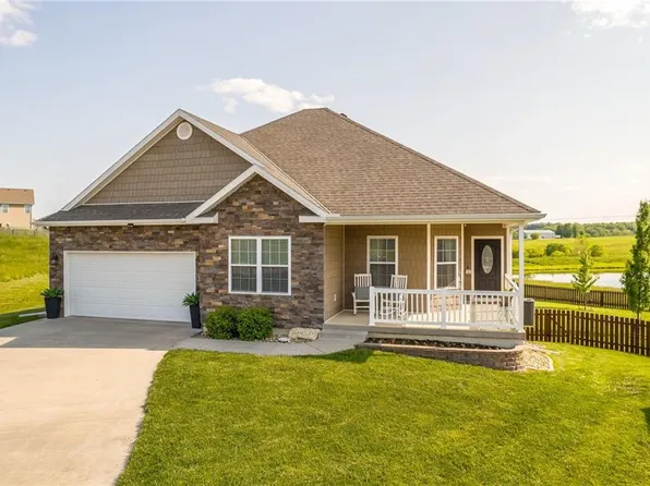 19246 Cherokee Ct, Saint Joseph, MO 64505