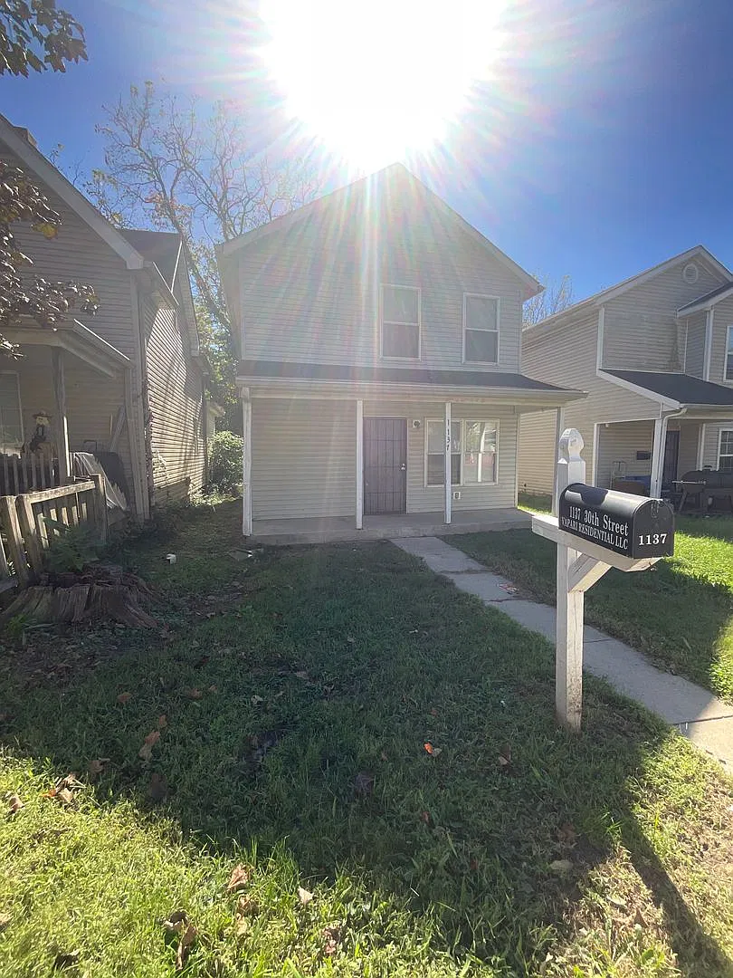 3 Bedroom 1 - 1/2 baths. Appliances Included — Photo 1