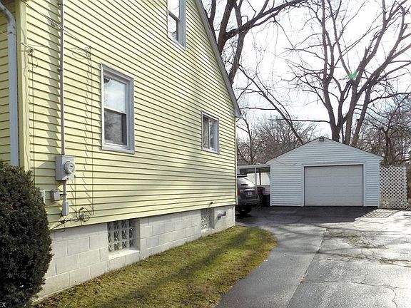 2nd image of 240 E 45th St