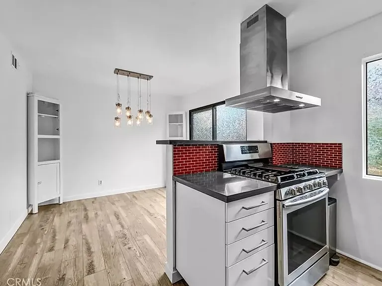 219 N Isabel St #4 — Photo 6
