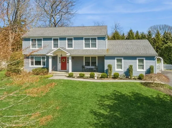8 Bay Path Court, Huntington, NY 11743