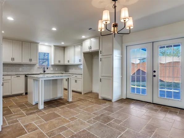 1024 W Apache Trl, Granbury, TX 76048