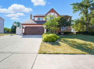 3271 Grovepark Dr, Grove City, OH 43123