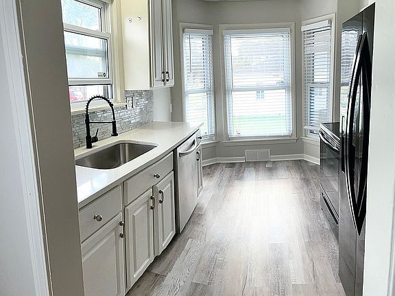 2nd image of 18405 Westhampton Ave