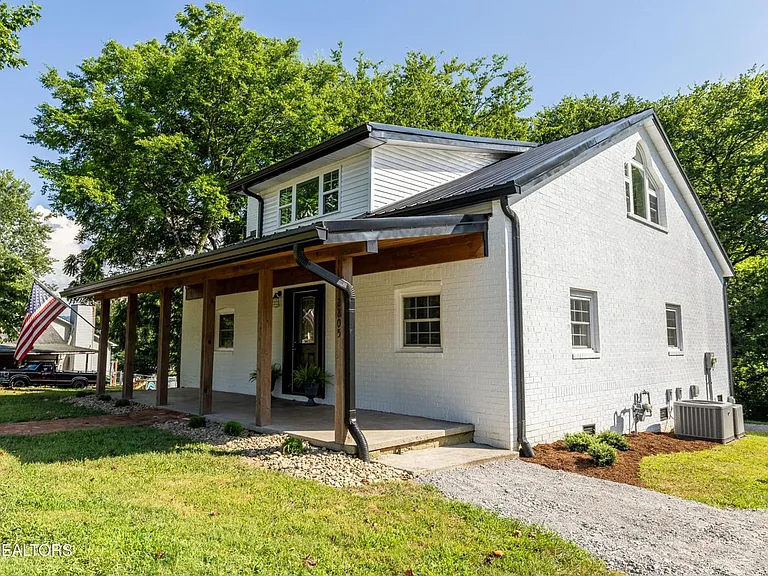 2805 Mint Rd — Photo 2