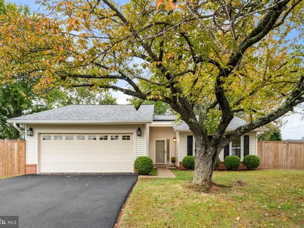 8945 Sweetbriar St, Manassas, VA 20110