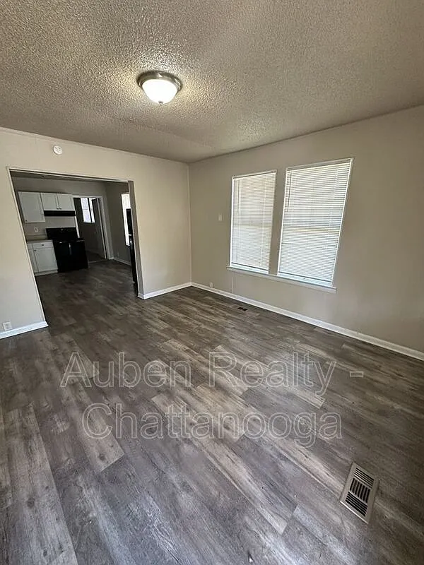 2 bed, 1.0 bath, 925 sqft, $1,095 — Photo 4
