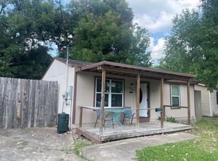 918 Maple St, Clute, TX 77531