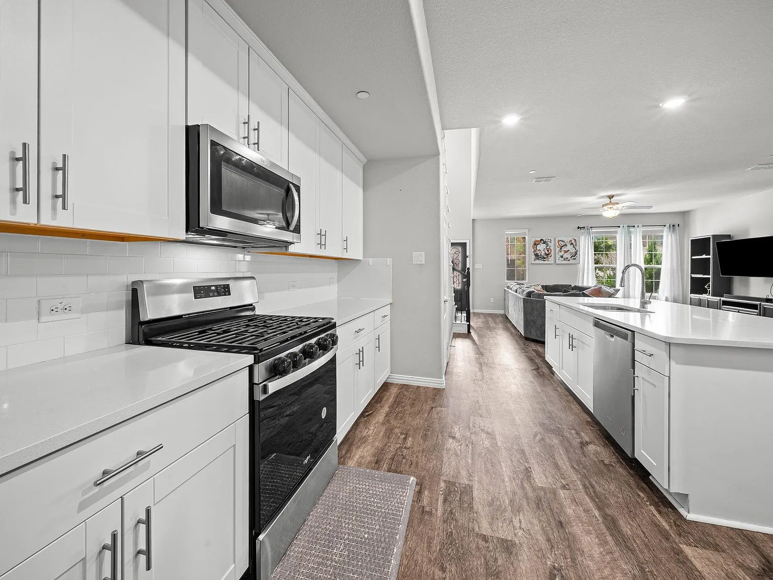 4 bed, 2525 sqft, $2,800 — Photo 1