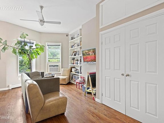 2nd image of 551 Chauncey St #2