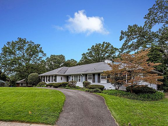 4th image of 3825 Roberts Ln