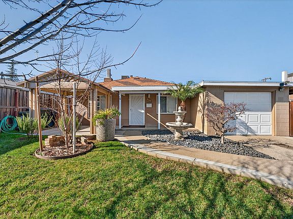 3rd image of 3009 Howe Ave