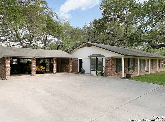 2nd image of 108 Live Oak Dr