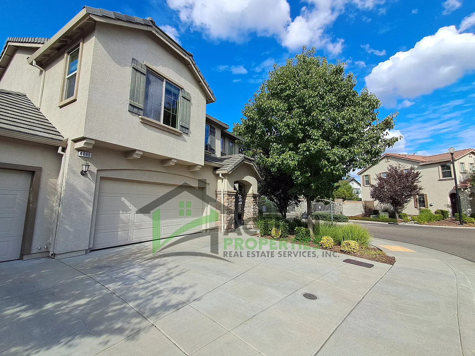 4 bed, 2.5 bath, 1902 sqft, $2,795 — Photo 1