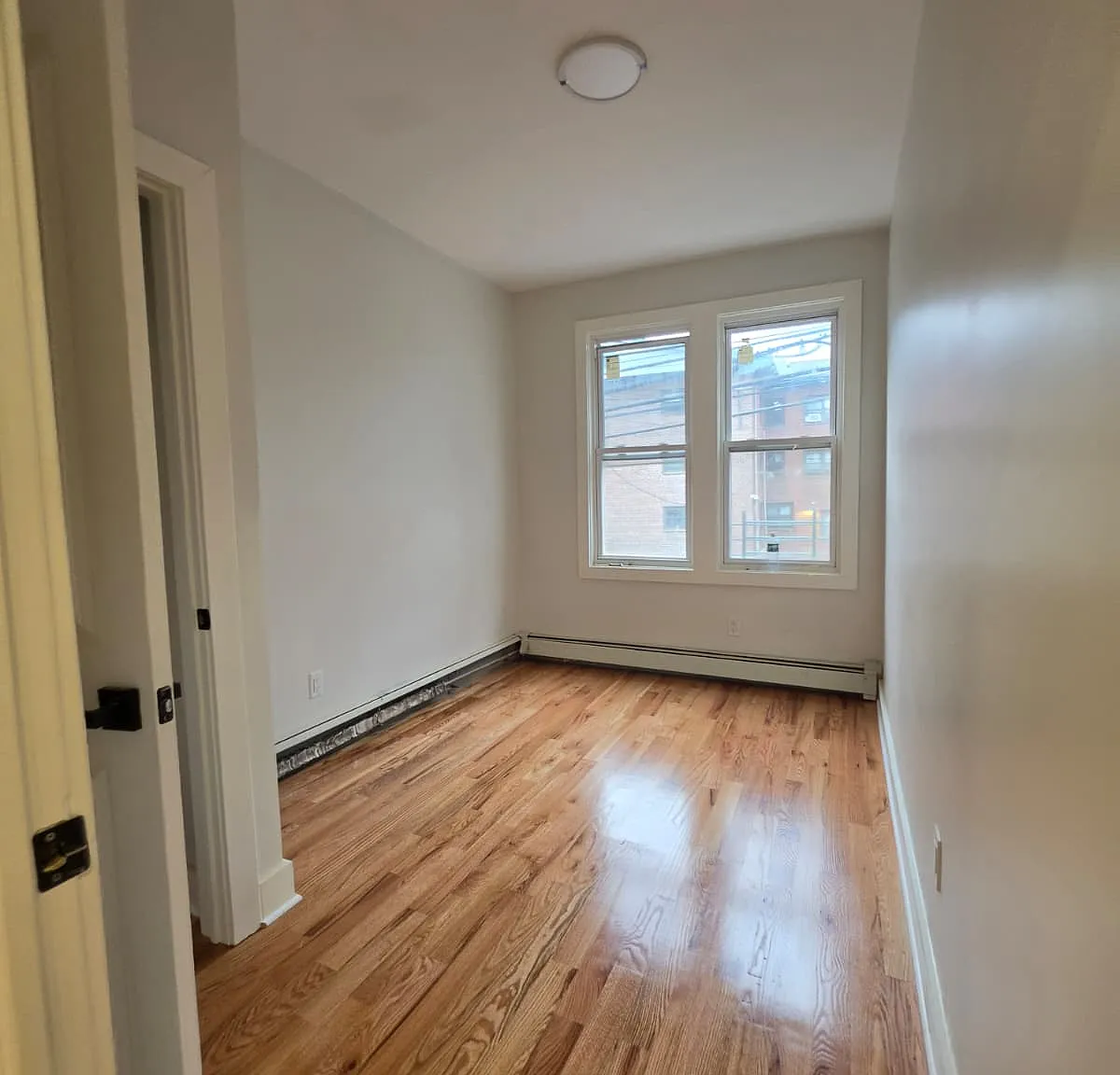 3 bed, 1000 sqft, $2,500 — Photo 4