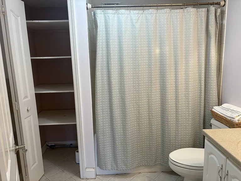 148 Presidents Ln #1 — Photo 20