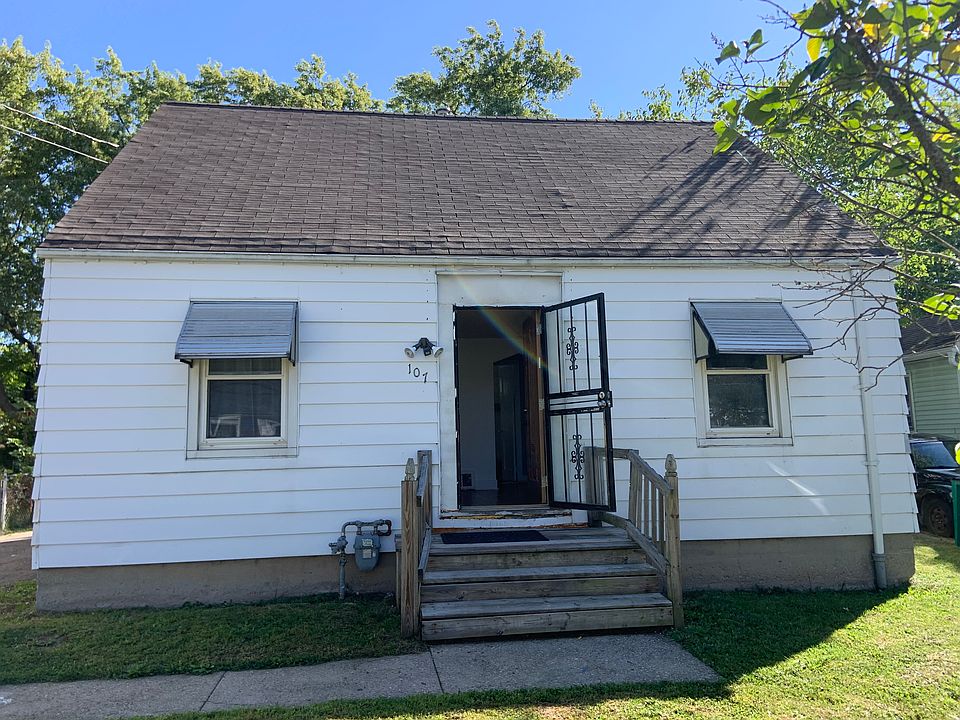 1st image of 107 Texas St
