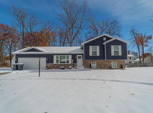 695 Cross Mdws, Valparaiso, IN 46385