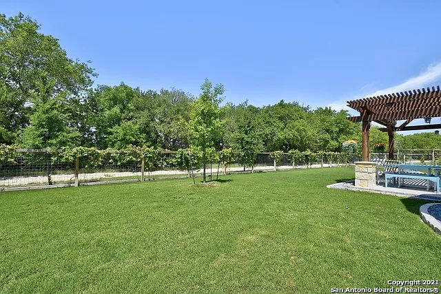 9113 Sunpool — Photo 33