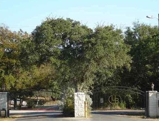 Community gate