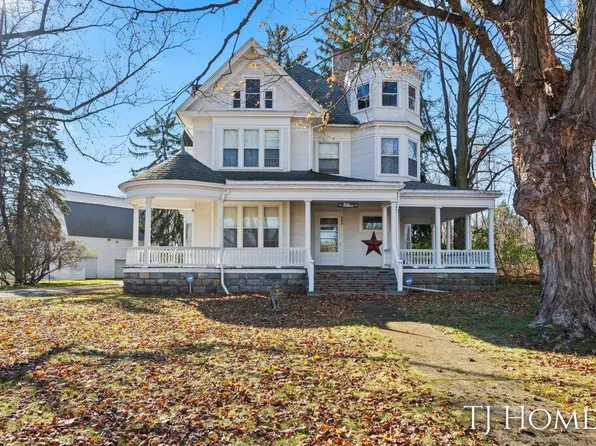 205 Kinsey St SE, Caledonia, MI 49316