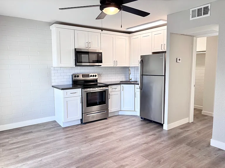 402 N 10th St #13 — Photo 16
