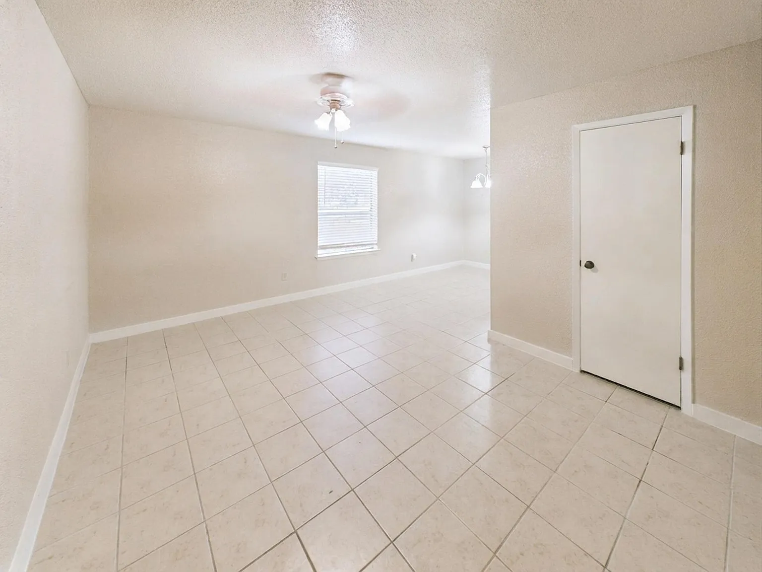 1505 D Oakdale — Photo 2