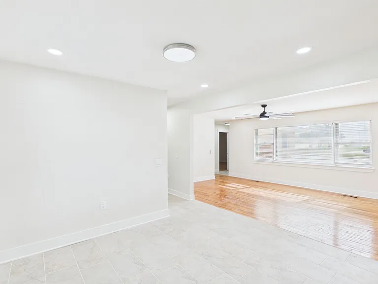 306 SW 52nd St — Photo 7