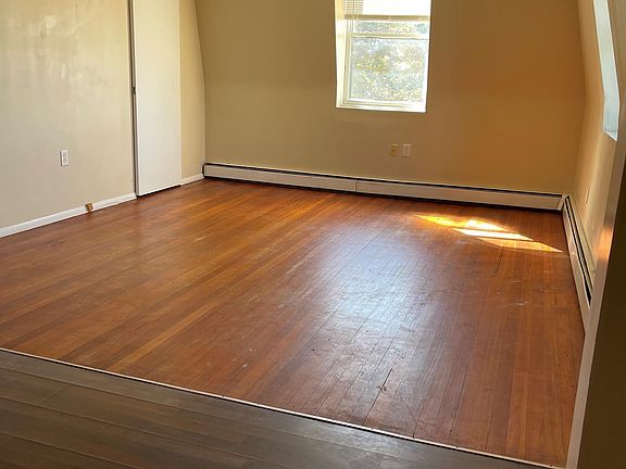 2nd image of 1625 Main St