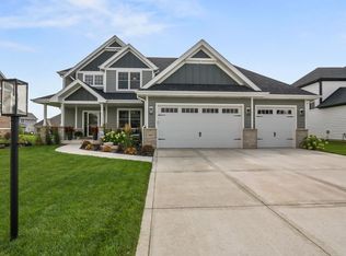 13037 Waterleaf Dr, Saint John, IN