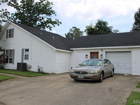 3rd image of 300 E 5th St