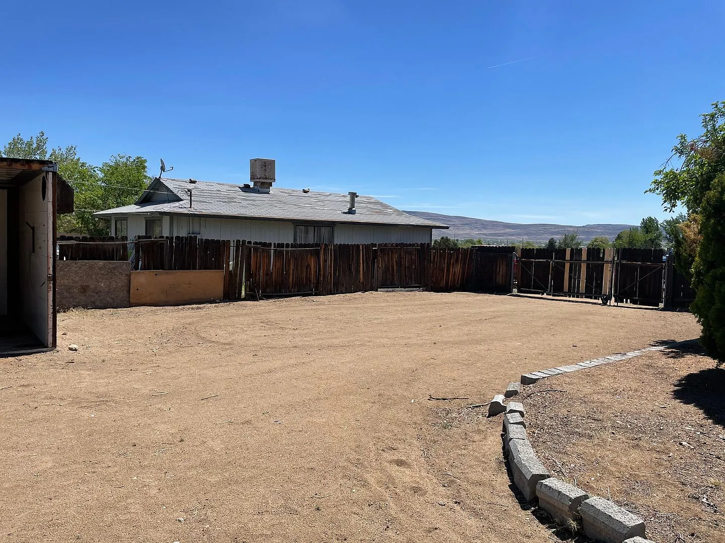 Cute 3 bedroom, 2 bathroom available in Spanish Springs!! — Photo 4