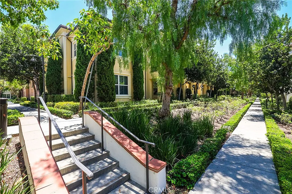 2 bed, 1305 sqft, $4,200 — Photo 1
