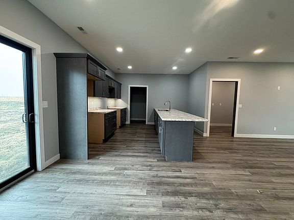 4th image of 201 Beech St