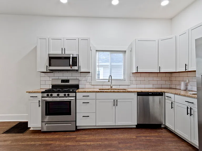 1413 S State Ave — Photo 9