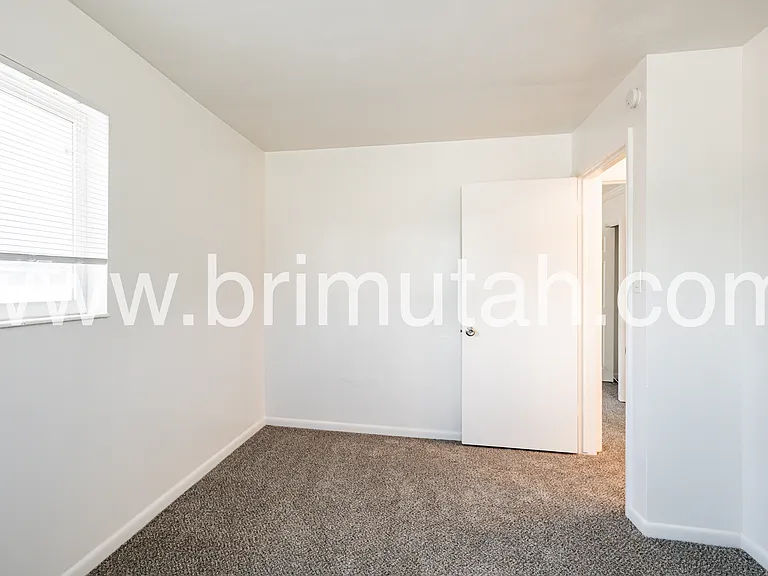 5856 S 157 W — Photo 17
